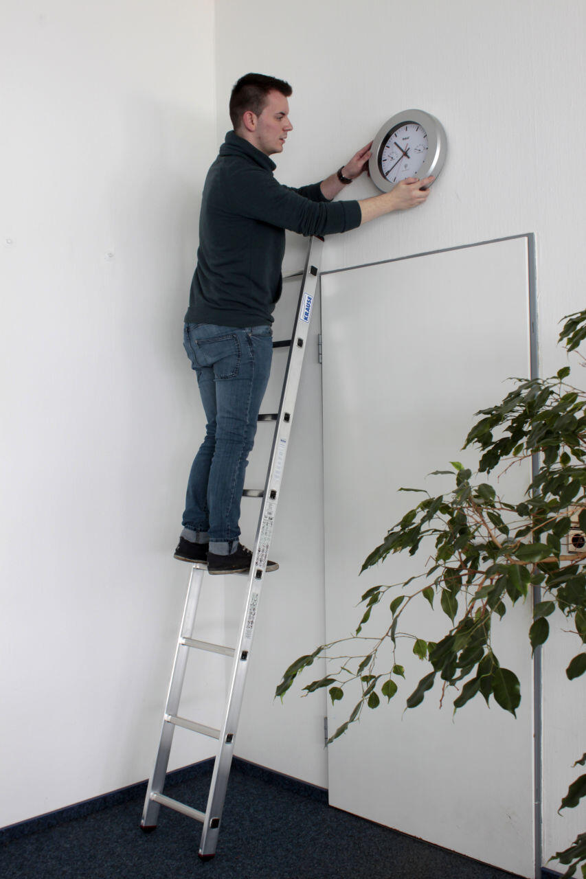 10.66-1-08-KR žebřík opěrný hliníkový 8 příček 225cm